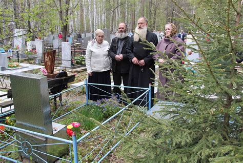 Время посещения кладбища после обеда: когда это допустимо