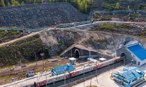 Отсутствие автодорог и железных дорог затрудняет передвижение