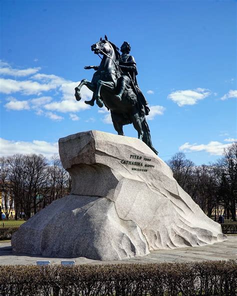 Памятник Медный всадник в современной России