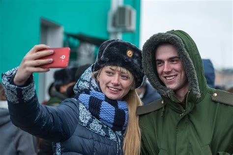 Поддерживайте связь с близкими