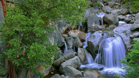 Треск падающей воды